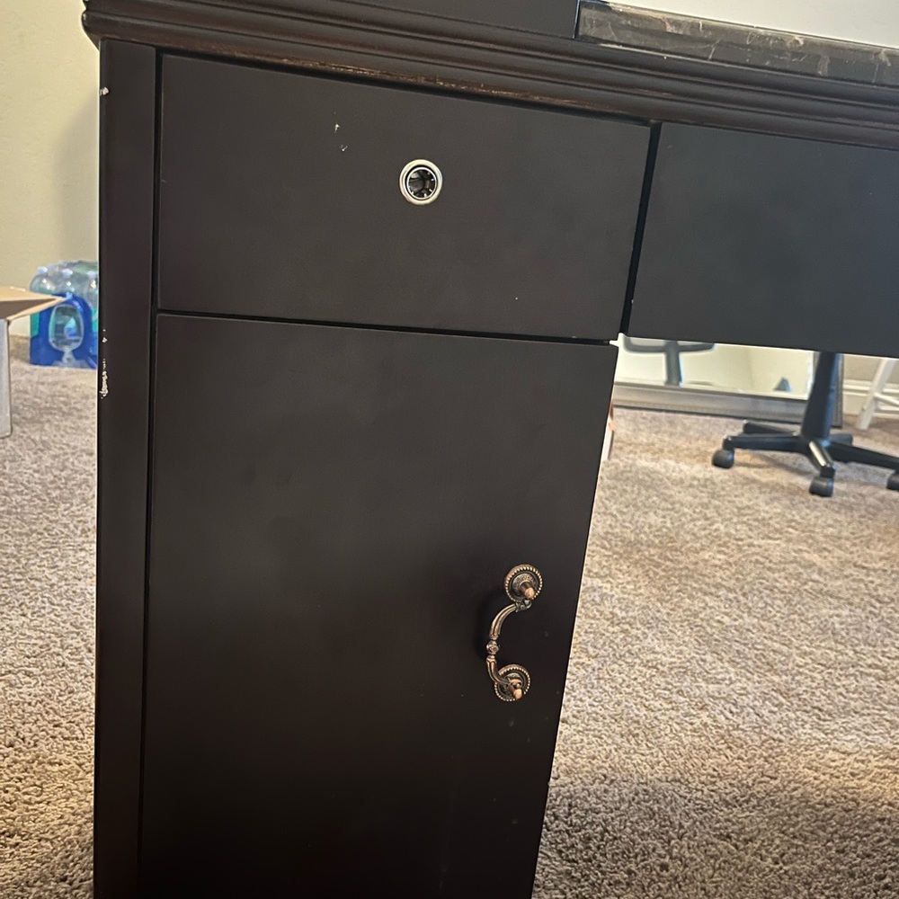 Manicure table - Picture 2 of 11